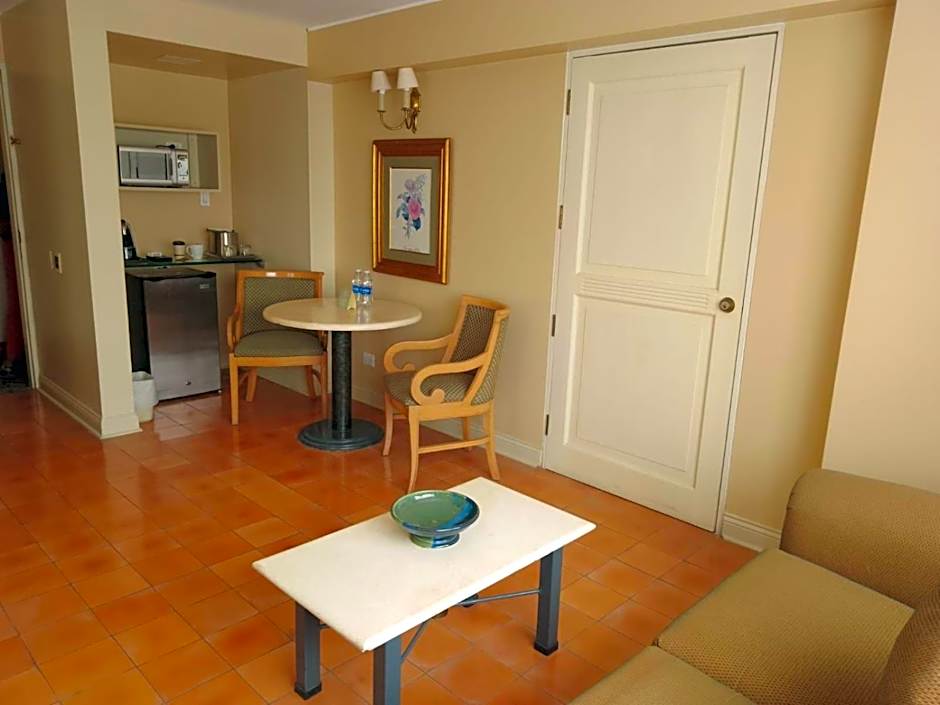 Suites del Bosque Hotel