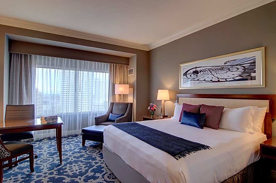 Photo 1 of 4 of Luxury 1 King Bed, City View