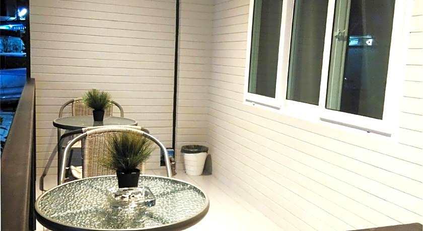 Sleep with Me Bangkok - BTS Phra Khanong