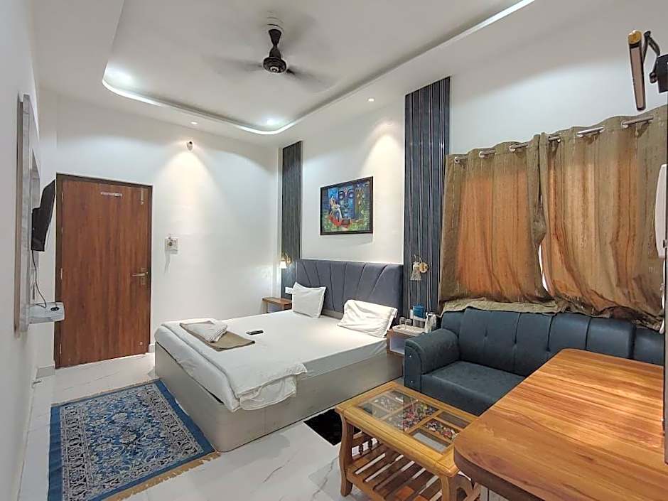 Khushi Paying Guest House