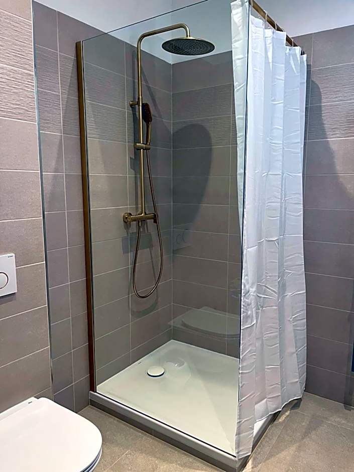 HDG Hôtel Gare de L'Isle Adam Appart's Hotel