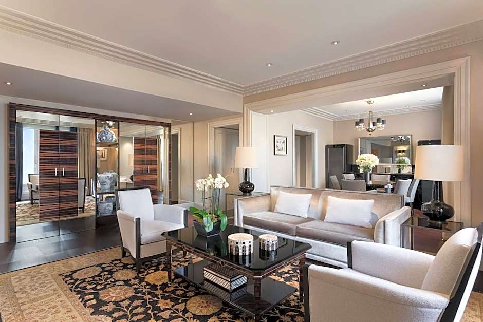 Prince de Galles, a Luxury Collection hotel, Paris