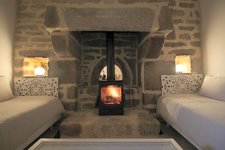 KERBELEG, ferme-manoir du XVè siècle, chambres grand confort