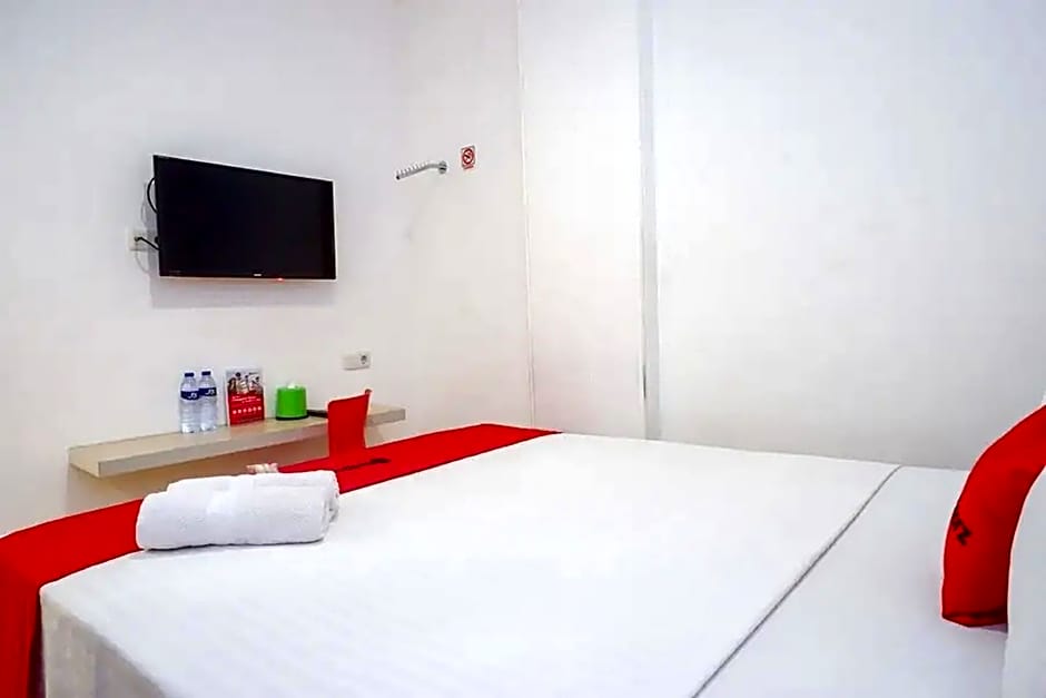 RedDoorz near Mall Ratu Indah 3