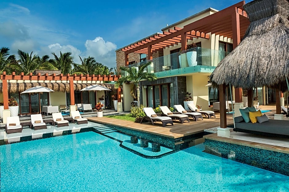 Azul Villa Esmeralda, by Karisma