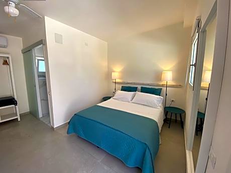 Standard Triple Room with Sea View