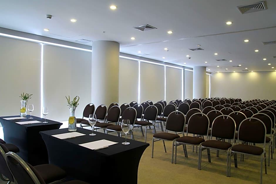 Dazzler by Wyndham Lima Miraflores