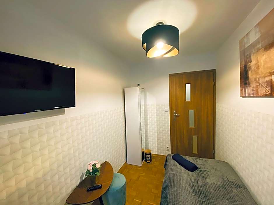 ClickTheFlat Solidarności City Center Apart Rooms