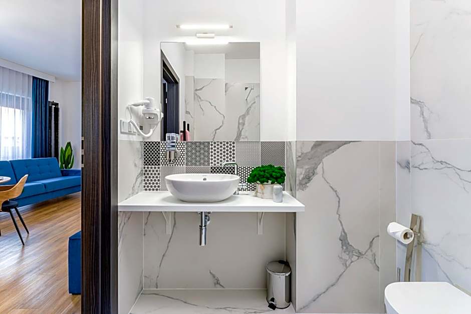 Apart House, Tylna 20
