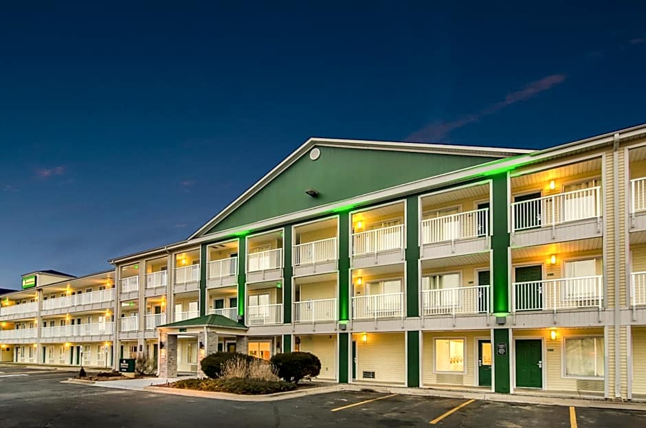 HomeTowne Studios Denver - Glendale/ Cherry Creek