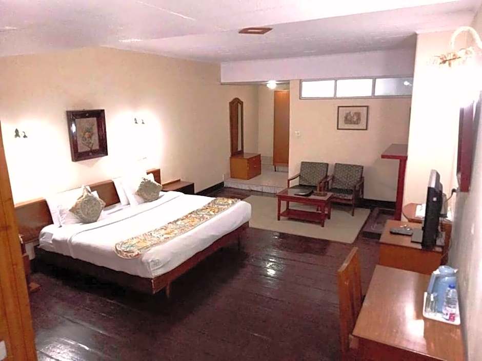 Hotel Seven Seventeen