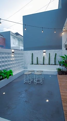 Villa Shiny | Karaoke & Chill Spot