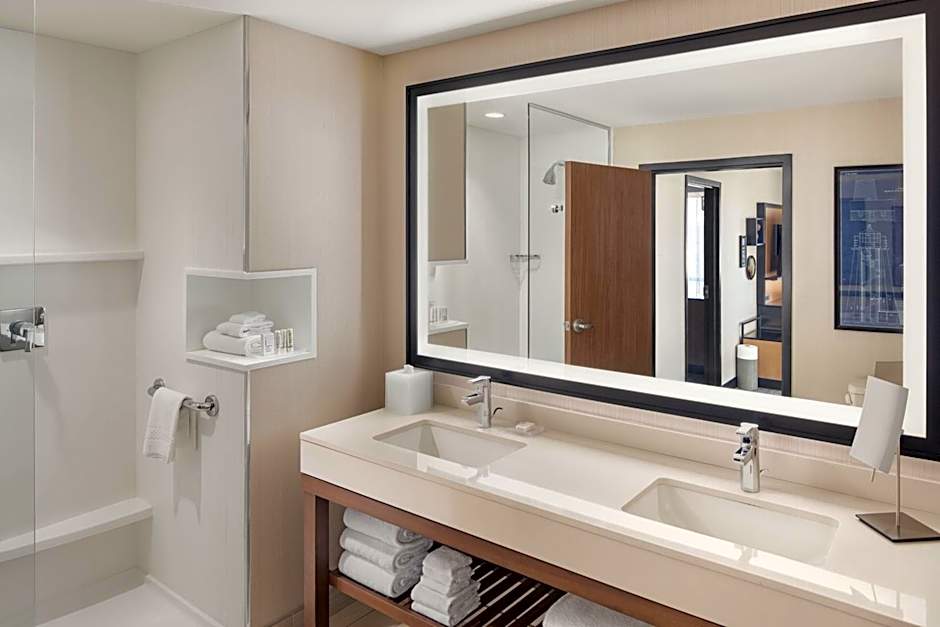 Courtyard by Marriott Portland Downtown/Waterfront