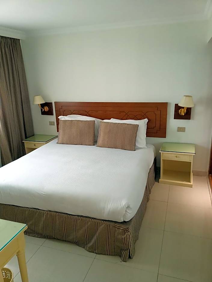 Cairo Pyramids Hotel