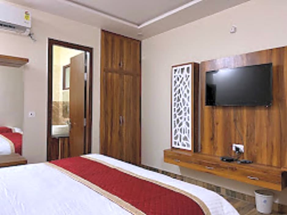 Hotel Taj Sarovar By WB Inn