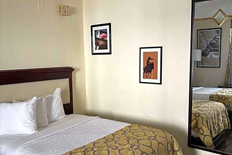Queen Room with Two Queen Beds - Disability Access/Non-Smoking