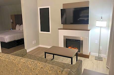 Deluxe  Suite. 2 King Beds and Sofa Bed, Top Floor/ Non Smoking