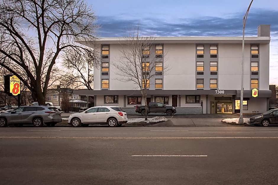 Super 8 by Wyndham Chicago IL