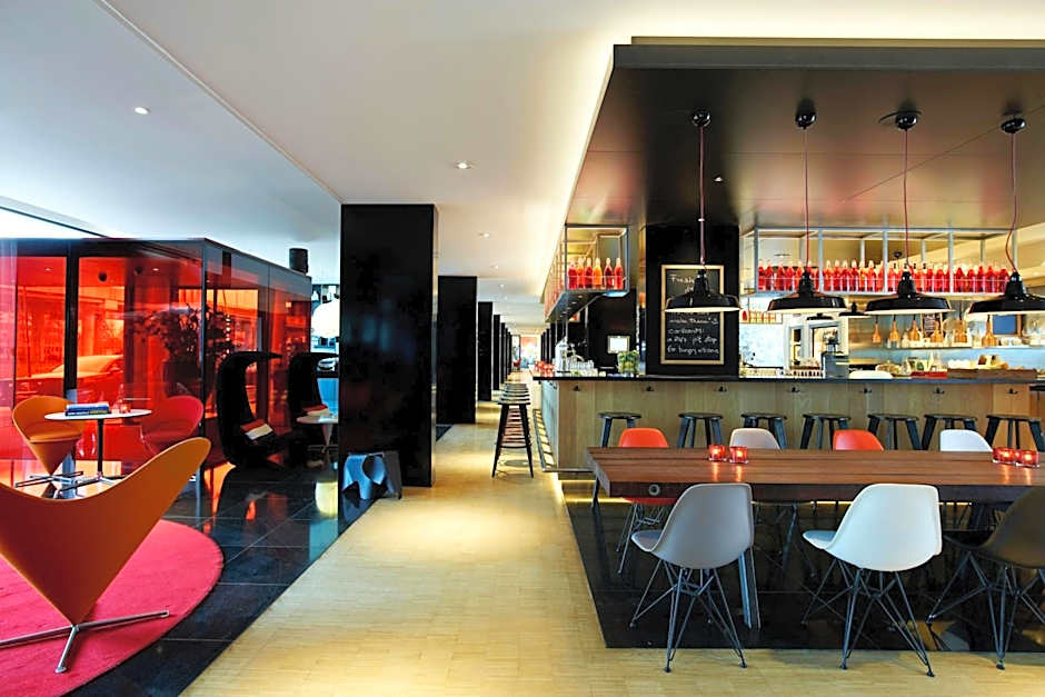 citizenM Schiphol Airport