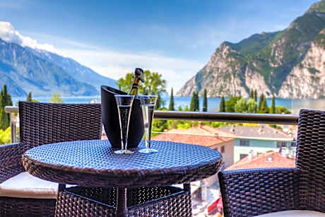 Junior Suite with Lake View and Balcony