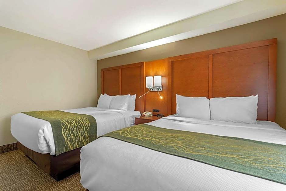 Comfort Inn & Suites - near Robins Air Force Base Main Gate