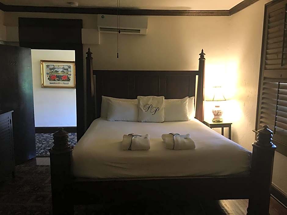 Photo 1 of 6 of Honeymoon 1 King Bed Suite