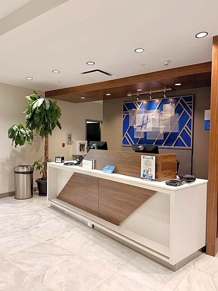 Holiday Inn Express & Suites Ottawa West - Nepean by IHG