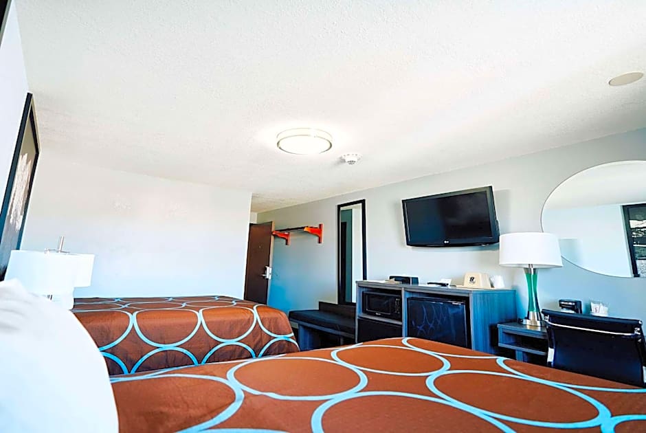 Super 8 by Wyndham Pueblo