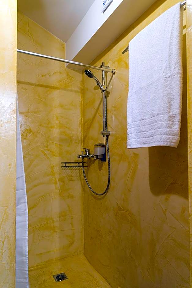 CHROMA Lodge Pikermi