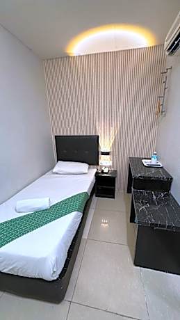 Deluxe Single Window