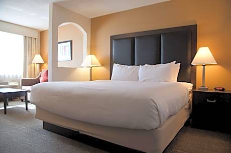 Executive King Suite with Sofa Bed - Non-Smoking