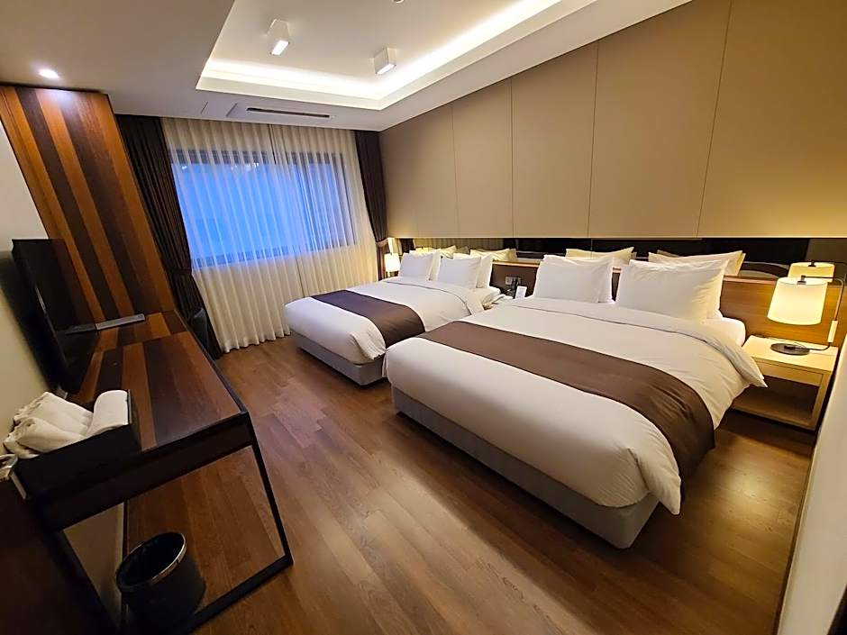 New Donghae Tourist Hotel