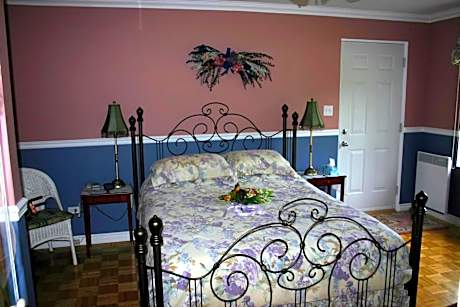 Queen Room with Garden View