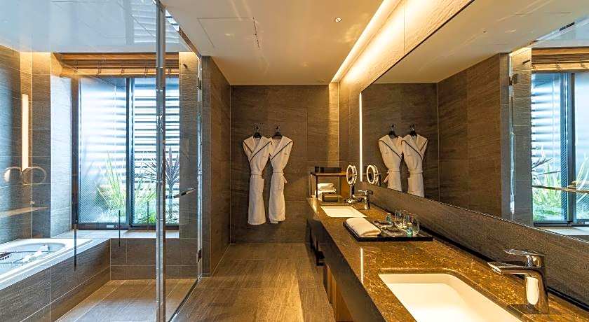 TIAD, Autograph Collection