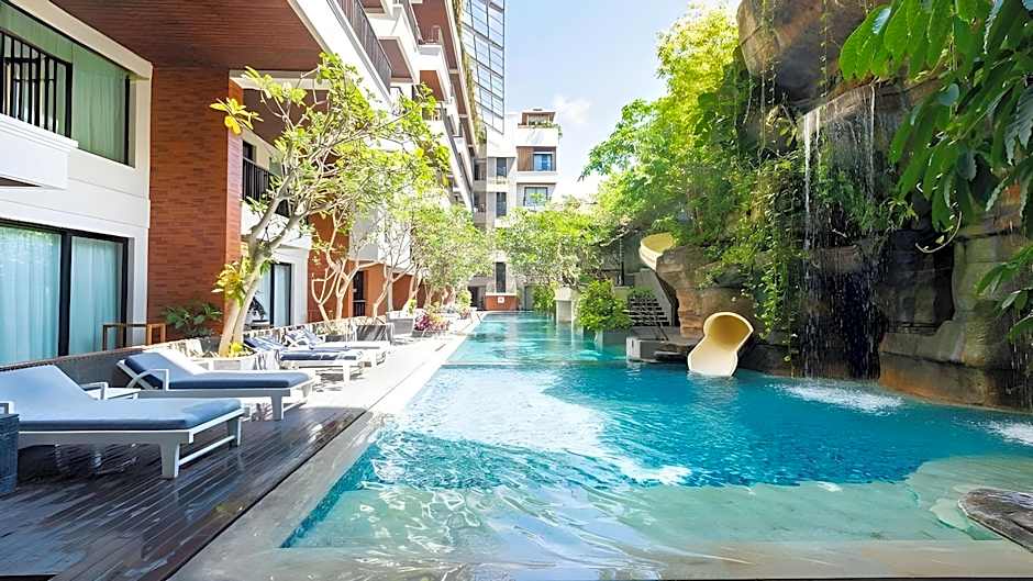 Jambuluwuk Oceano Seminyak Hotel