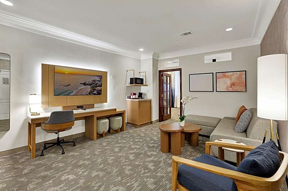 Best Western Plus Sunset Plaza Hotel