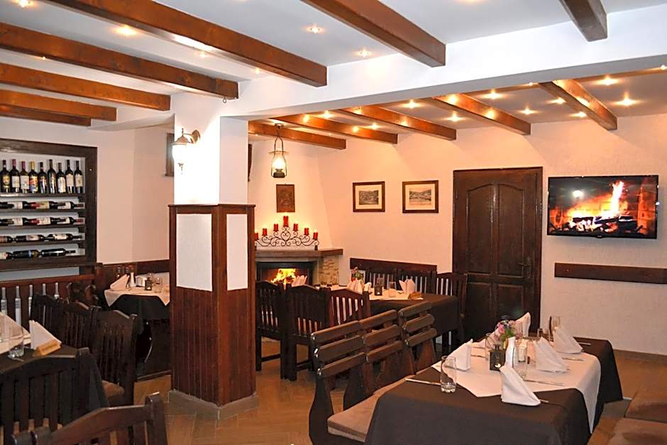 Family Hotel and Restaurant Varosha 2003