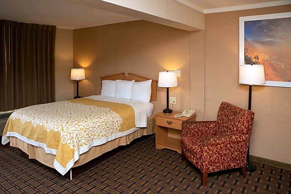 Days Inn by Wyndham Fairmont