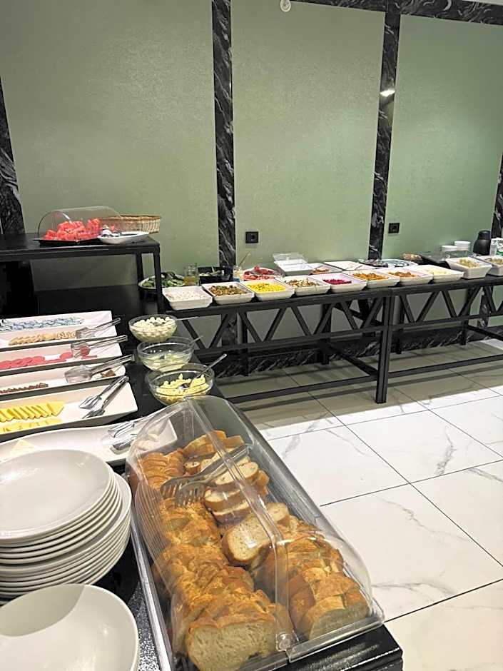 Marina Green Suite & Residence