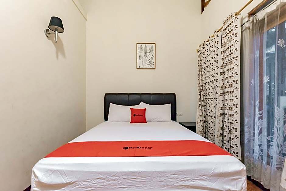 RedDoorz near Cikole Lembang