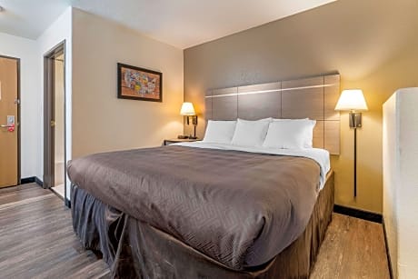 1 King Bed, Nonsmoking