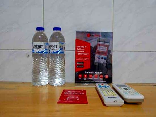 RedDoorz Plus near Alun Alun Selatan