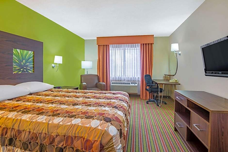 Super 8 by Wyndham Portales