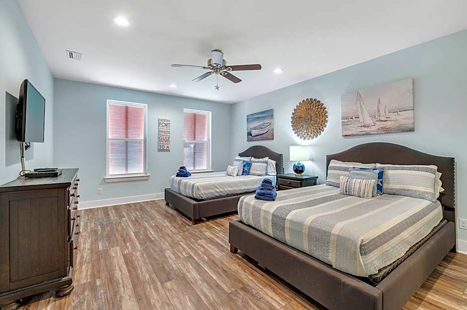 TRUE BLUE-Coastal cottage-3 min walk to beach! POOL!
