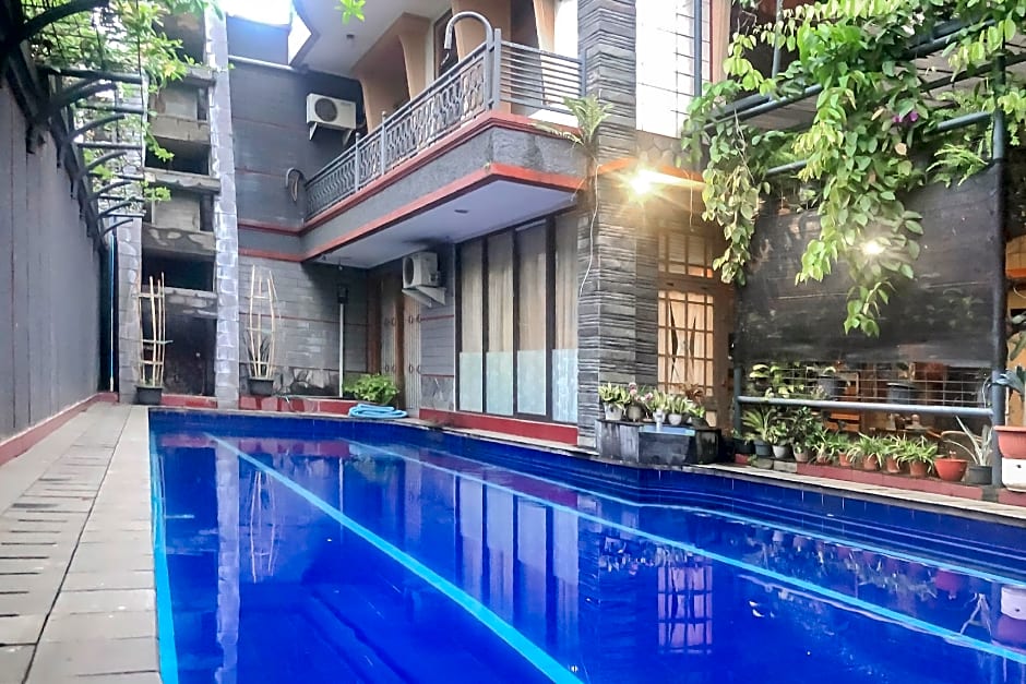 Urbanview Hotel Villa Surya Bandung