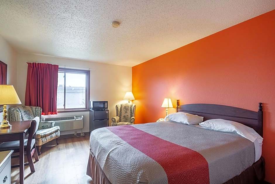 Motel 6-Saukville, WI