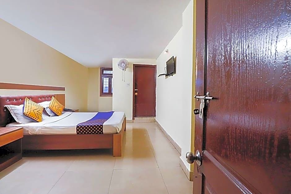 OYO 9016 Charu Comforts