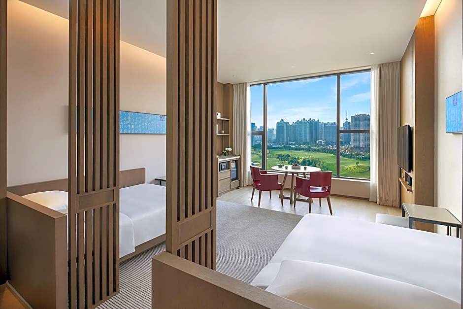 Photo 1 of 4 of 2 Twin Beds, City View
