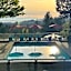 The Lions Self Contained Suite, Shared Pool, Hot Tub, Views