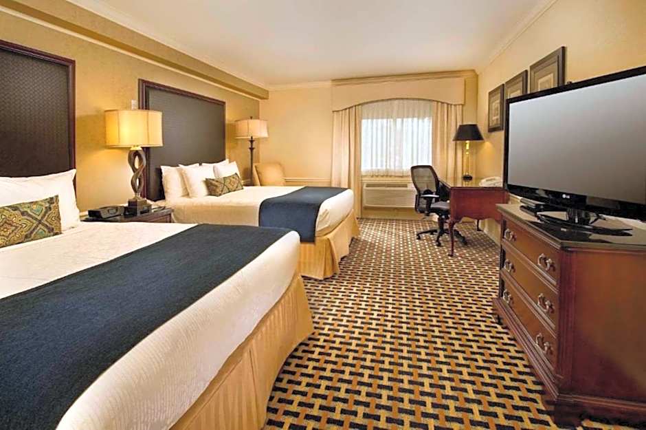 Best Western Plus Plaza Hotel & Conference Center
